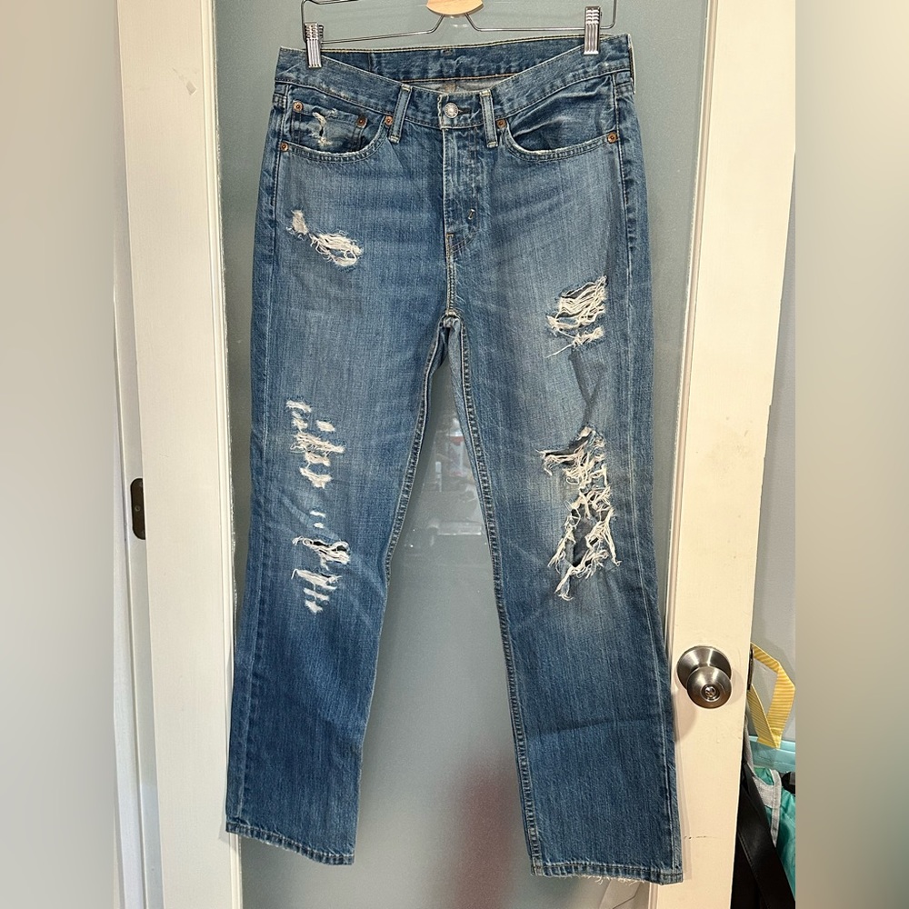 Levi Strauss 514 distressed jeans
